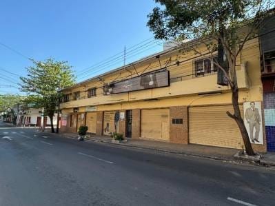 Vendo edificio con locales comerciales y departamentos (Todos alquilados)