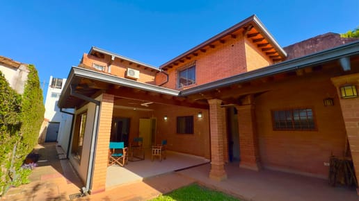 *RESIDENCIA EXCLUSIVA EN VENTA EN ASUNCIÓN - VISTA ALEGRE: AMPLITUD Y BELLEZA EN CADA DETALLE*