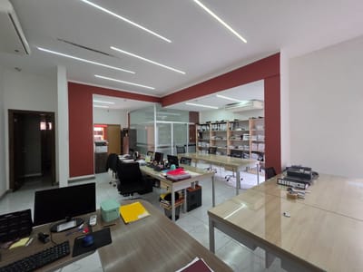 Oficina Equipada 220m2 En Sajonia | Amoblada