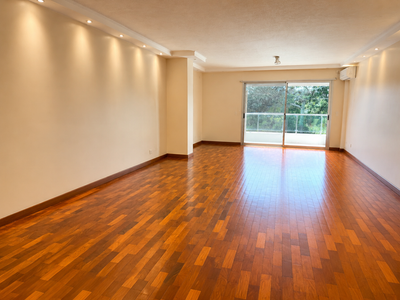 venta apartamento de tres dormitorios y garaje en carrasco