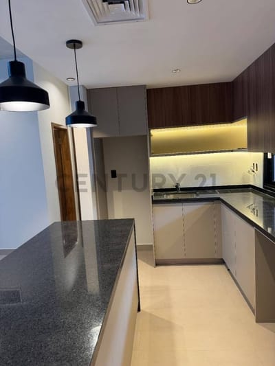 Alquiler de Casa Dúplex en Sta. Ana, Asunción