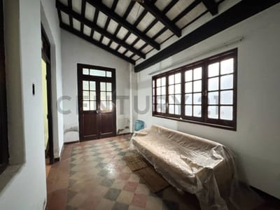 AMPLIO INMUEBLE COMERCIAL SOBRE AVDA. ARTIGAS – 32 METROS DE FRENTE