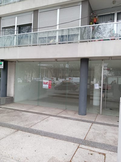 Gran local comercial en excelente punto.