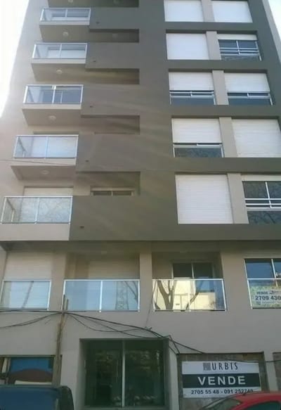 Exclusivo apartamento de 1 dormitorio en alquiler en el corazón del Centro, a pasos de Rambla Sur y Plaza Independencia, ideal para disfrutar de la vida urbana.