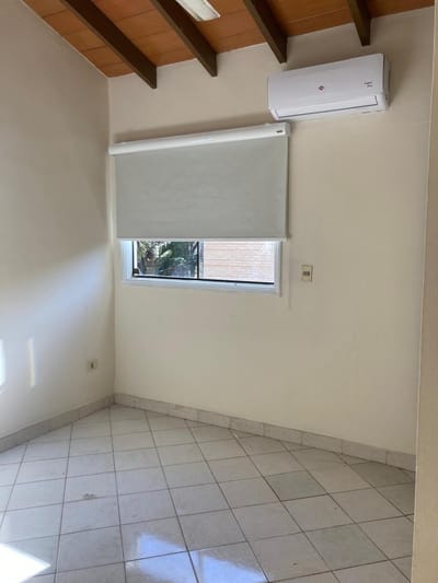 ALQUILO DUPLEX IDEAL PARA OFICINA O CONSULTORIO ZONA SHOPPING DEL SOL