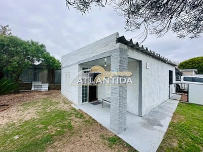 Alquiler Anual En Salinas Norte, Propiedad Independiente, 2 Dorm, 1 Baño, Terreno. Inm Atlántida.