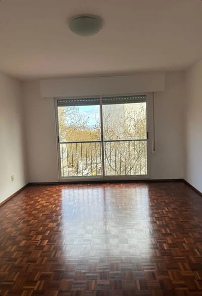 Exclusivo Apartamento de 2 Dormitorios en Alquiler: Ubicación Privilegiada sobre Constituyente, entre Jackson y Blanes.