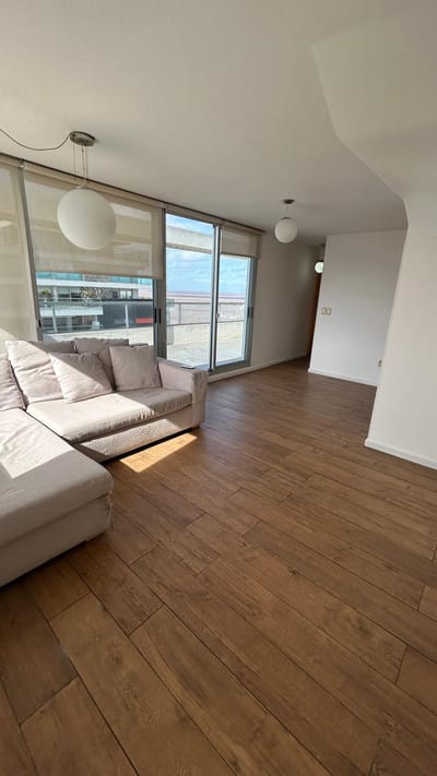 Alquiler de Apartamento pent-house de 2 dormitorios, garaje, terraza con vista a la rambla en Malvin
