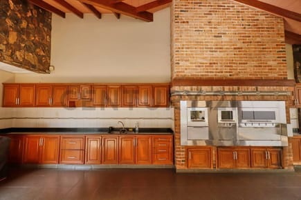 Casa para uso comercial o vivienda de 2.100 m² San lorenzo (z/ shopping pinedo)