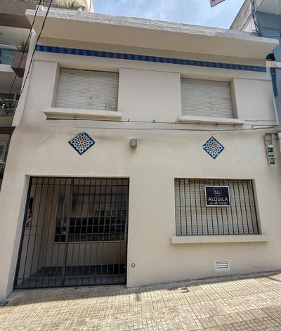 Casa en alquiler ideal para oficinas – Buceo, a media cuadra de la Rambla