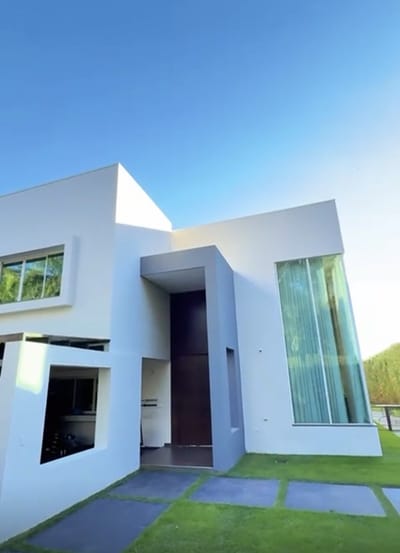 Imponente Residencia en Lambare - Toralmente amoblada 