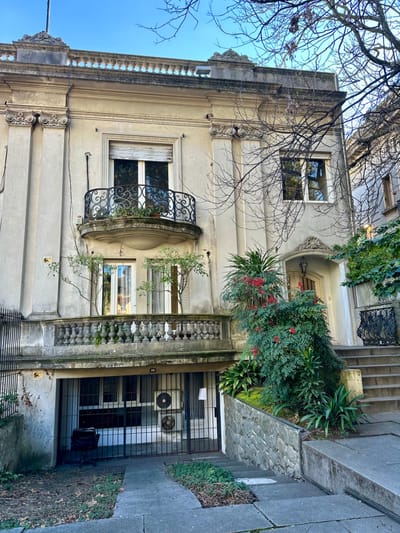 deal Clinica o Empresa, muy bien ubicada a 2 de Rivera, sobre Bvar Artigas. Muy buena presencia