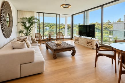 BARRIO PARQUES - EDIFICIO ALIVE - ALQUILER APARTAMENTO CON MUEBLES 2 DORMITORIO CON JARDIN de 62 mts con PARRILLERO