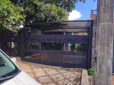 Hermosa casa con amplio patio en Tembetary.