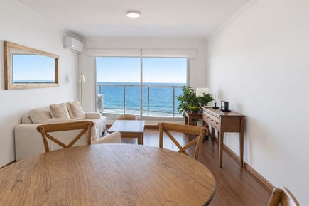 RAMBLA DE PUNTA CARRETAS - ALQUILER APARTAMENTO - 1 DORMITORIO CON MUEBLES Y GARAJE.