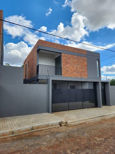 Vendo Duplex con Piscina. Zona Conmebol. COD 068
