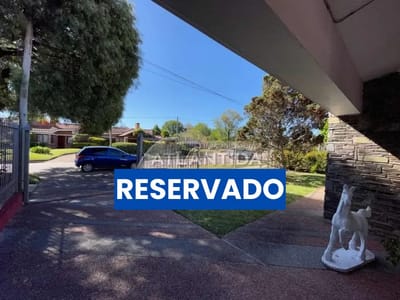RESERVADO! Alquiler Anual A Pasos Del Centro De Atlántida 3 Dormitorios, 2 Baños, Cochera Y Parillero