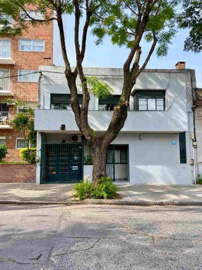 Prox Br Artigas Excelente Ideal 2 Familias, Consultorios O Instituto, Prox Facultades