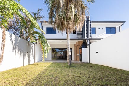 VENDO HERMOSO DÚPLEX EN BARRIO CERRADO PILAR DEL NORTE DE LIMPIO