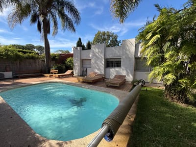 Carrasco | 900 M2 De Terreno | 297 M2 Edificados | Ideal Empresa / Oficinas | Doble Acceso + Piscina