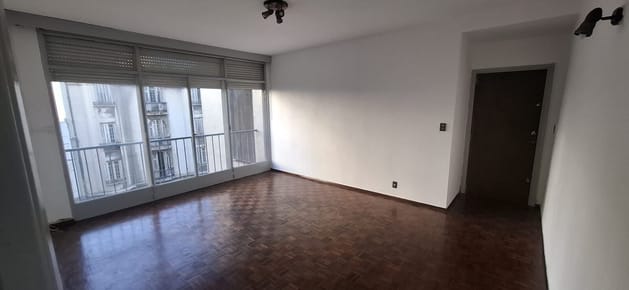 Amplitud Y Luminosidad En El Centro: Apartamento De 3 Dormitorios Con Gran Potencial