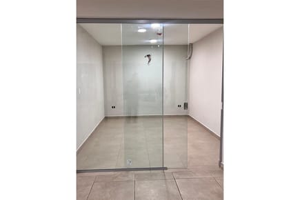 ALQUILO OFICINA ADM EN GALERIA CENTRAL
