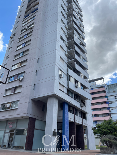 Venta Apartamento En Tres Cruces, 2 Dormitorios y 2 Baños