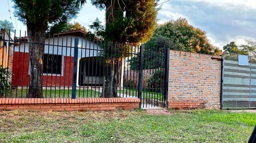 Vendo Casa a Precio de Terreno, 3 Habitaciones en Capiata - Barrio San José V152