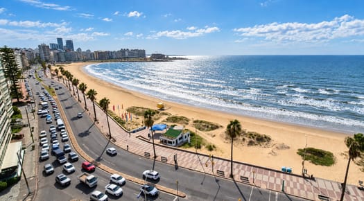 POCITOS - PENT HOUSE EN VENTA CON VISTA AL MAR – 3 DORMTORIOS Y SERV. GARAJE X 2