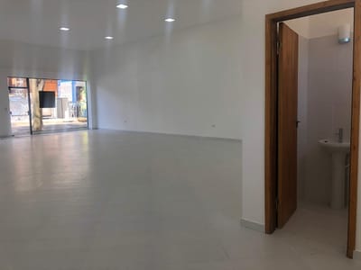 EN ALQUILER: Showroom a metros del Shopping Mcal Lopez