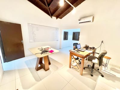 En Venta  Terreno con Casa en Barrio Herrera V185