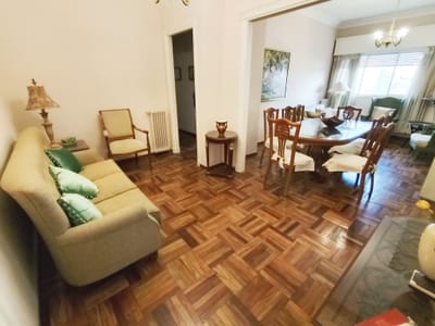 Excelente construcción, muy buen metraje y distribución!! Con muebles