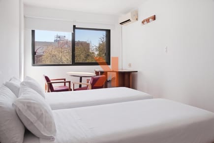 Alquiler De Estudio Tipo Monoambiente Con Kitchenette Al Frente De La Plaza Cagancha - Centro
