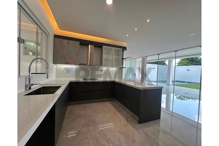 vendo residencia en mburucuya