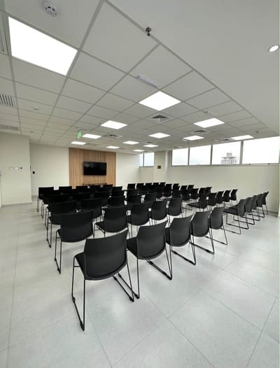 Alquilo oficina - Edificio Corporativo The Top