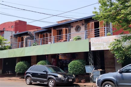 EDIFICIO CON SALONES COMERCIALES Y DEPARTAMENTOS