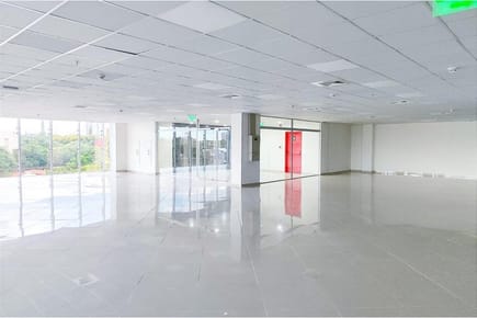 oficina de 485 metros en villa morra