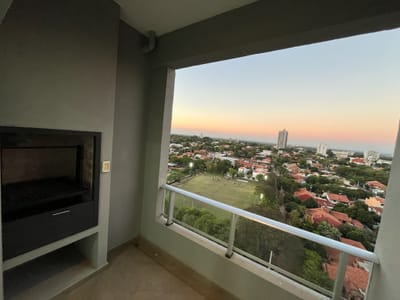 ALQUILO DEPARTAMENTO A ESTRENAR CON PARRILLA EN EL BALCON Y CON COCHERA | ZONA EJE CORPORATIVO DE ASUNCION BO MBURUKUJA AV MOLAS LOPEZ CON VISTA AL CONTRA FRENTE (CALLE TRANQUILA)