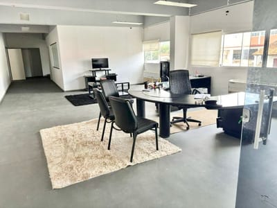 En Alquiler Amplia Oficina Corporativa en Complejo Logistico en Barrio Trinidad A514