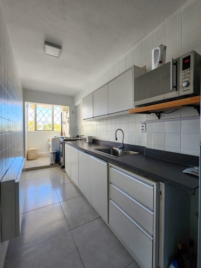 Apartamento,  3 dormitorios, cocina definida, 4to piso al frente