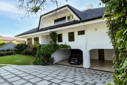 VENDO CASA DE LUJO EN ZONA RESIDENCIAL Y EXCLUSIVA DE ASUNCIÓN