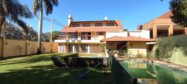 Exclusiva Residencia en Alquiler en Asunción - Lujo y Confort en Barrio Recoleta