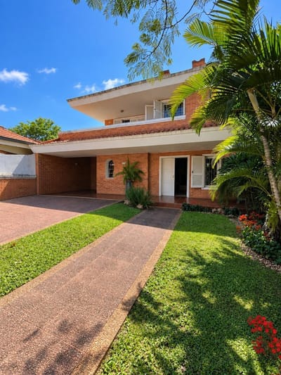 EN VENTA HERMOSA CASA CON 4 DORMITORIOS
