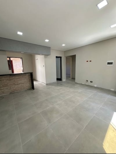 VENDO CASA CON PISCINA EN LAMBARE