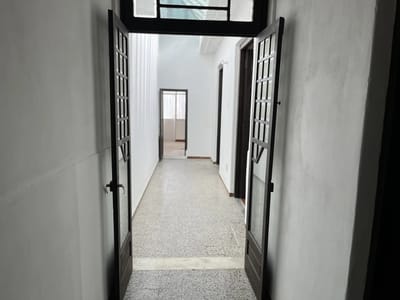 ALQUILER EN LA UNION DE 4 DORMITORIOS, PLANTA BAJA AL FRENTE, PATIO Y JARDIN, PARRILLERO