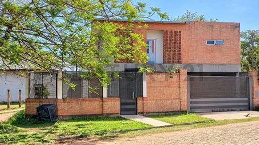VENDO CASA EN ESQUINA EN EL CENTRO DE VILLA ELISA
