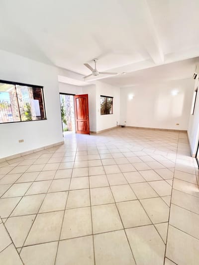 En Alquiler Duplex de 3 Habitaciones en Condominio en Luque, Tercer Barrio A526