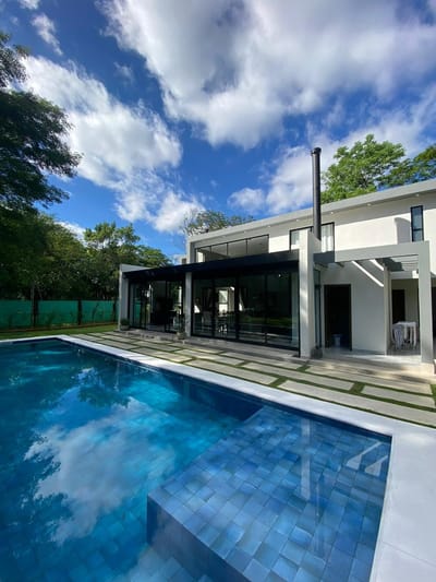EN VENTA HERMOSA RESIDENCIA EN SURUBI'I MARIANO ROQUE ALONSO