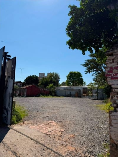 TERRENO CON GRAN POTENCIAL SOBRE AVDA. SANTISIMO SACRAMENTO