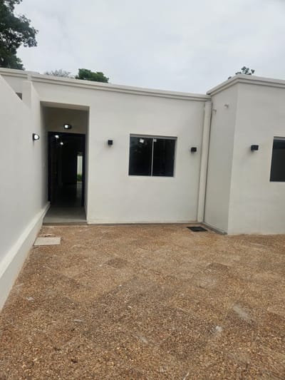 En venta hermoso chalet a estrenar en Mariano Roque Alonso, barrio Arekaja